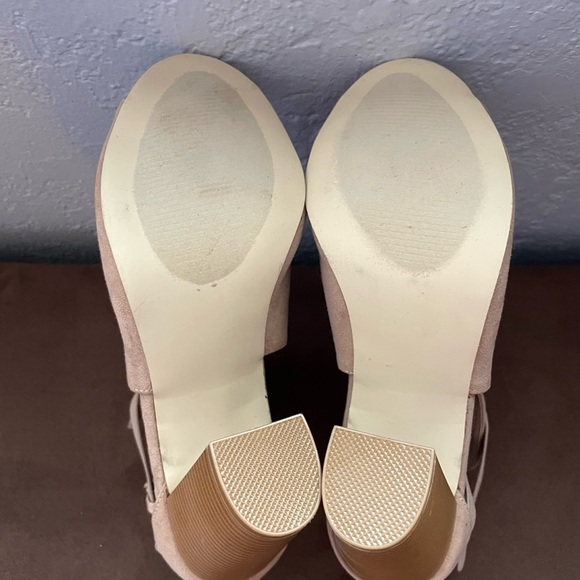 Tan shoe booties by Shoedazzle! - Picture 3 of 4